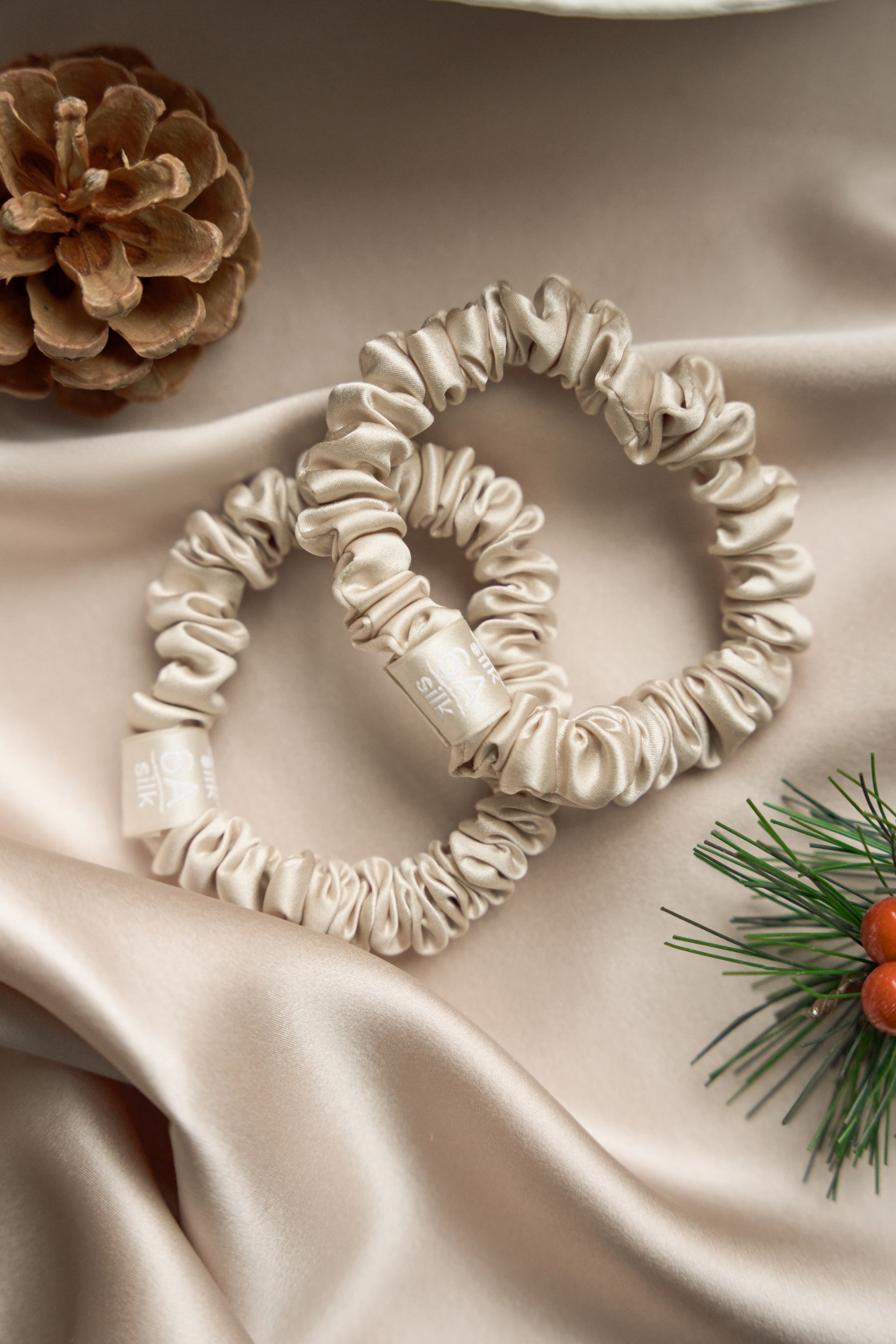 [4 pcs] Elegant Gold - Pure Silk Small Scrunchie