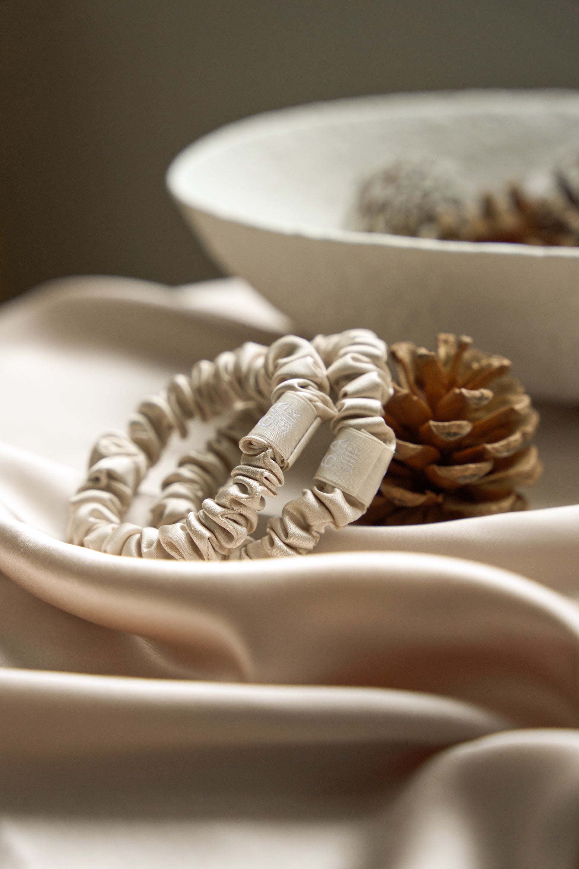 [4 pcs] Elegant Gold - Pure Silk Small Scrunchie