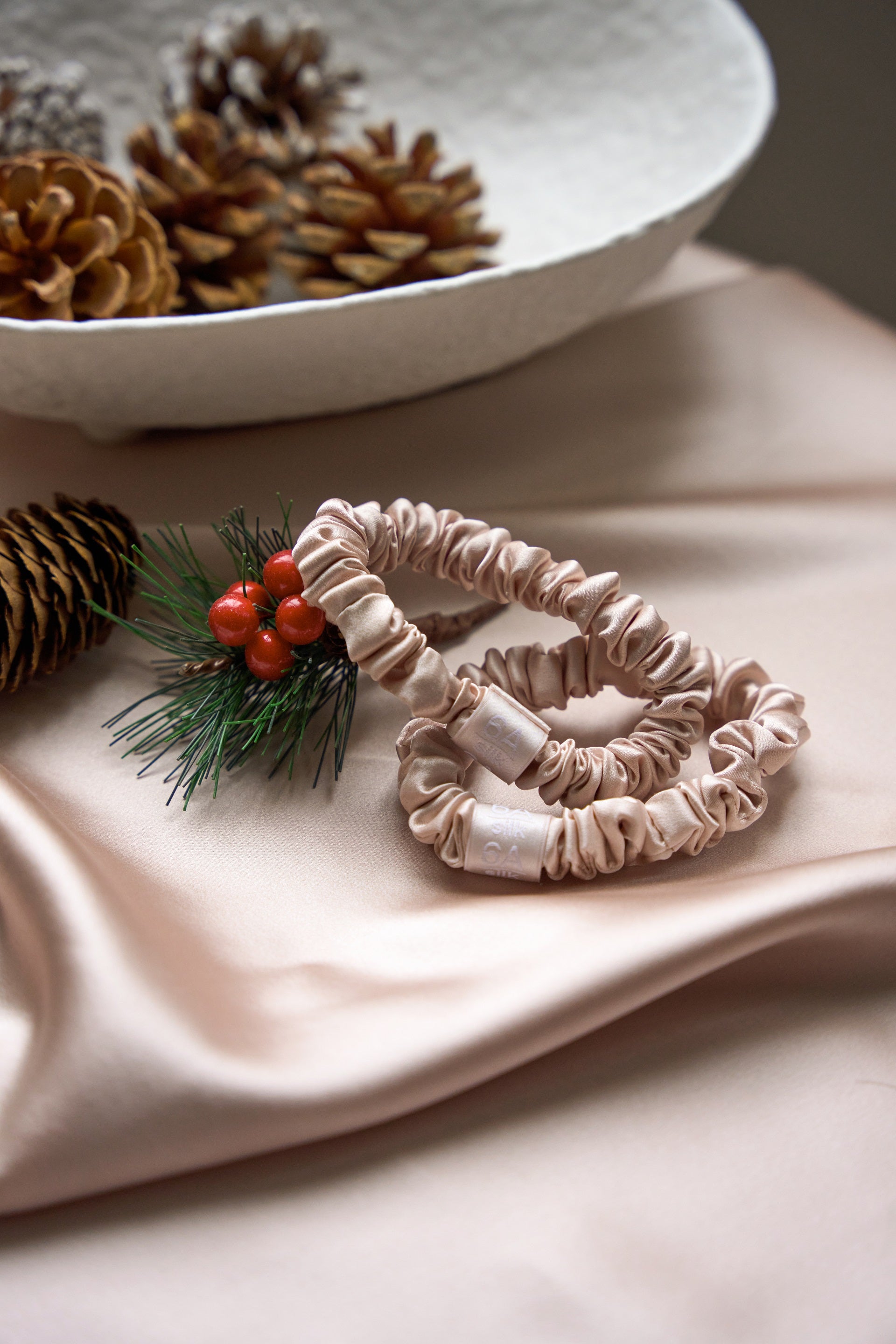 [4 pcs] Radiance Rose - Pure Silk Small Scrunchie